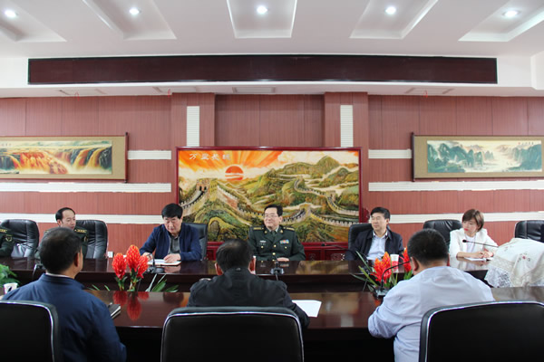 隴南軍分區(qū)政委時鎮(zhèn)一行到隴運集團(tuán)公司調(diào)研“雙擁”工作