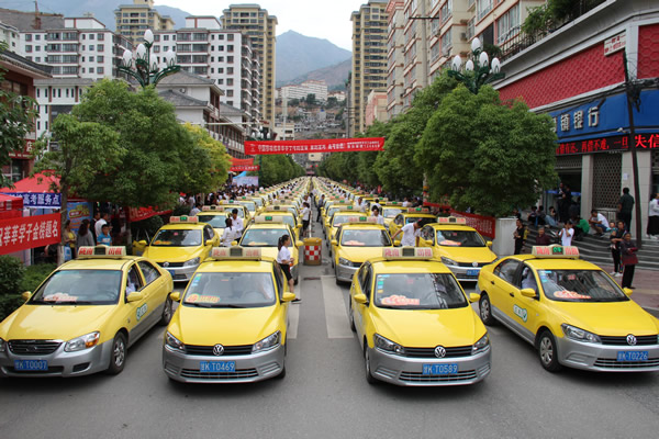 愛(ài)心送考 奉獻(xiàn)社會(huì)