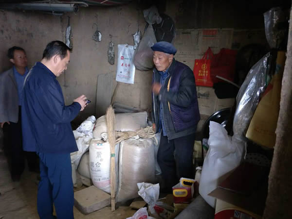 隴運集團公司黨委書記、董事長李寅祥同志深入琵琶鎮(zhèn)寧強村開展幫扶工作