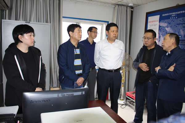 市交通運輸局黨組副書記、市運管局局長何濤一行到隴運集團公司檢查國慶節(jié)前安全生產(chǎn)工作