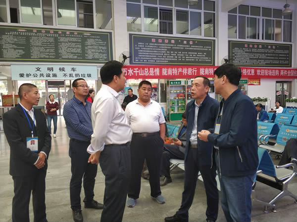 市交通運輸局黨組副書記、市運管局局長何濤一行到隴運集團公司檢查國慶節(jié)前安全生產(chǎn)工作