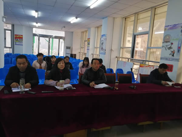 隴運(yùn)集團(tuán)公司黨委組織開展黨課輔導(dǎo)和理論學(xué)習(xí)中心組(擴(kuò)大)學(xué)習(xí)教育活動