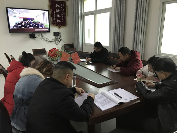 隴運(yùn)集團(tuán)公司黨委組織開展黨課輔導(dǎo)和理論學(xué)習(xí)中心組(擴(kuò)大)學(xué)習(xí)教育活動