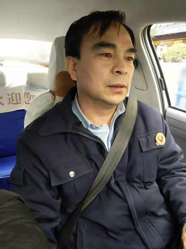 【拾金不昧】為隴運集團潤祥出租車公司駕駛員“王劉德”點贊??！